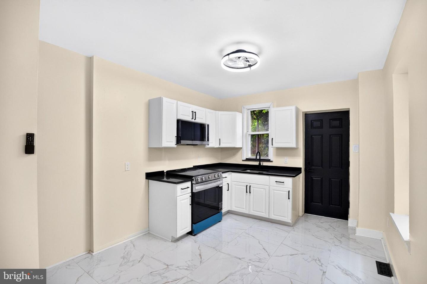 6014 N Lambert St Property Photo 13