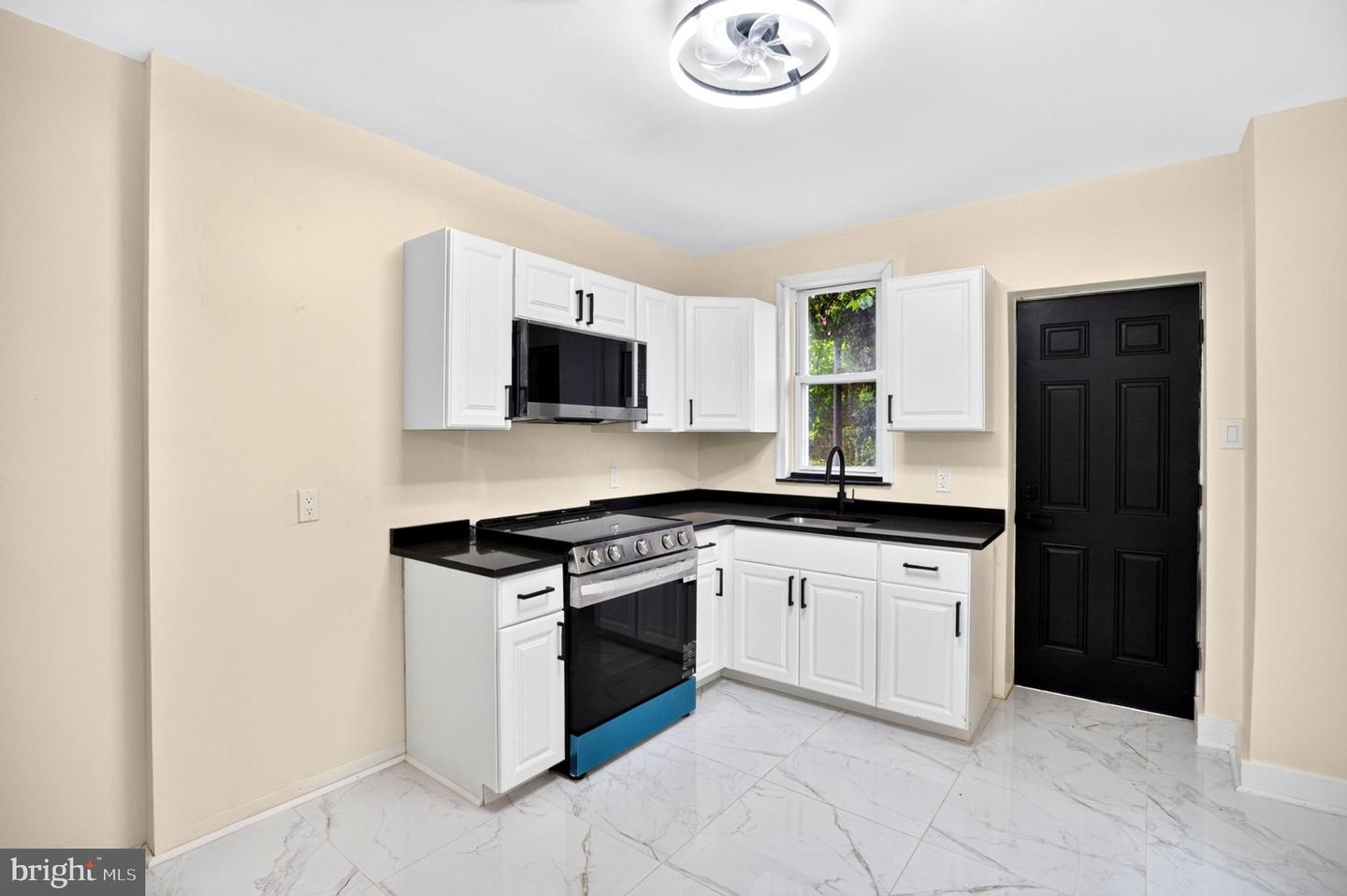 6014 N Lambert St Property Photo 14