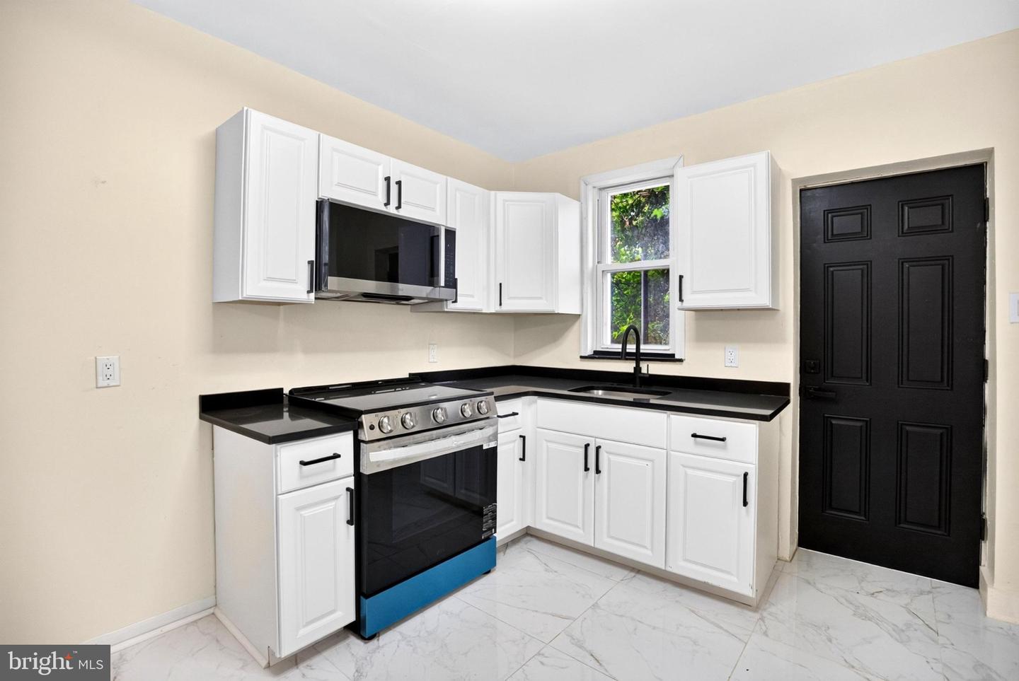 6014 N Lambert St Property Photo 15