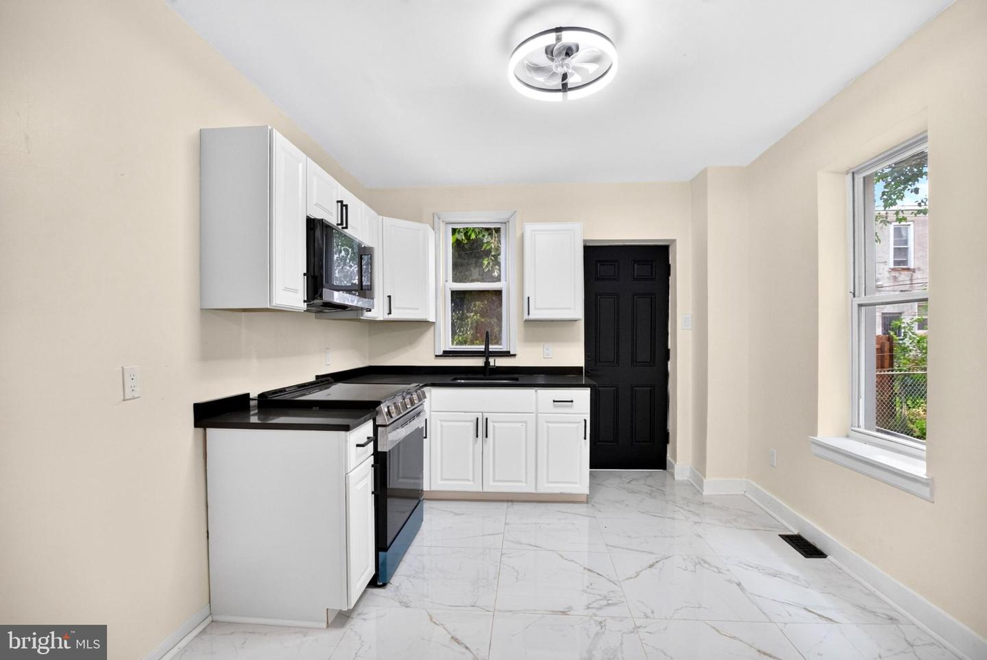 6014 N Lambert St Property Photo 16