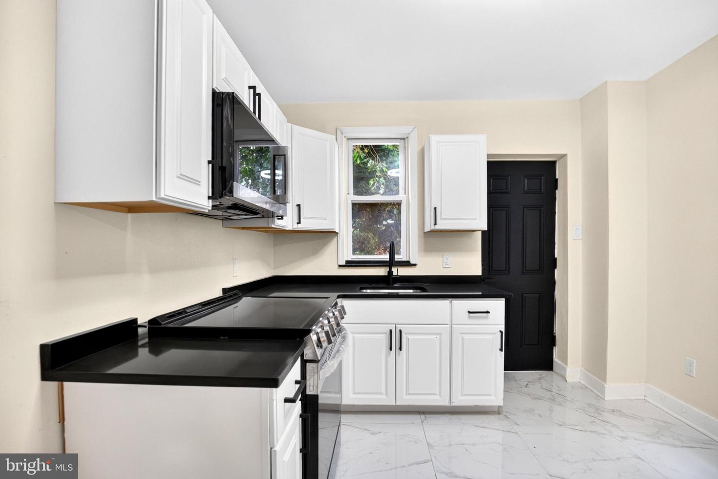 6014 N Lambert St Property Photo 17