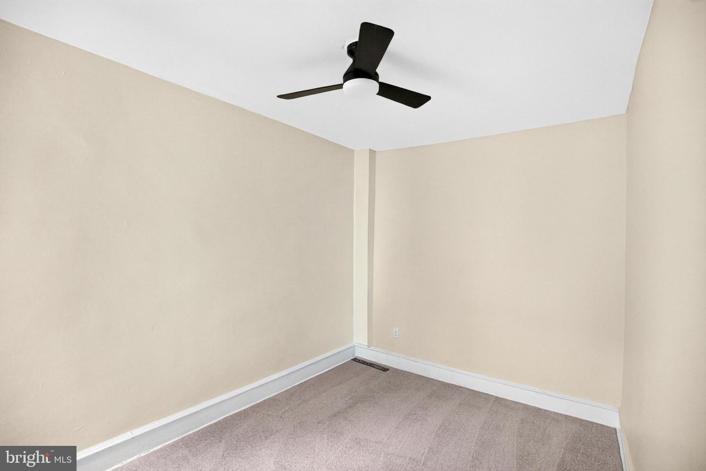 6014 N Lambert St Property Photo 29