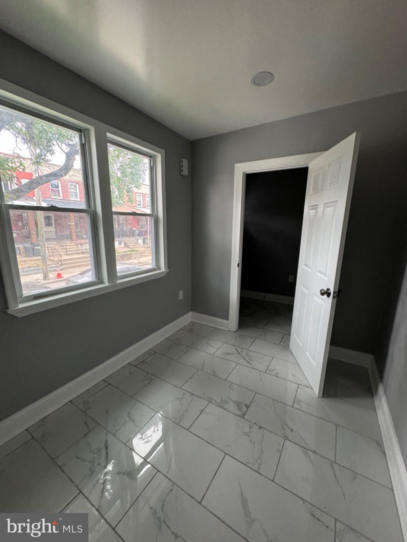 2602 S Holbrook St Property Photo 4