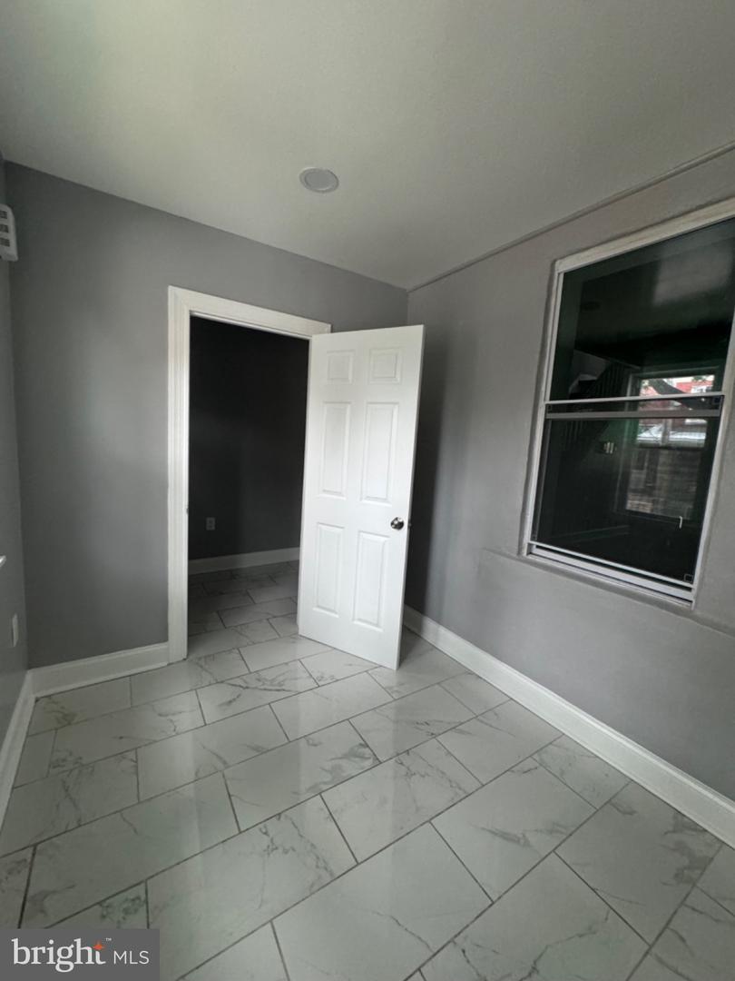 2602 S Holbrook St Property Photo 5