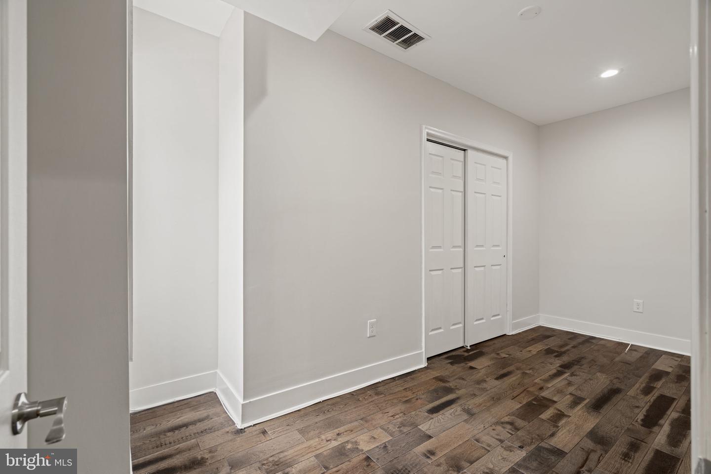 1331 N Newkirk St Property Photo 20