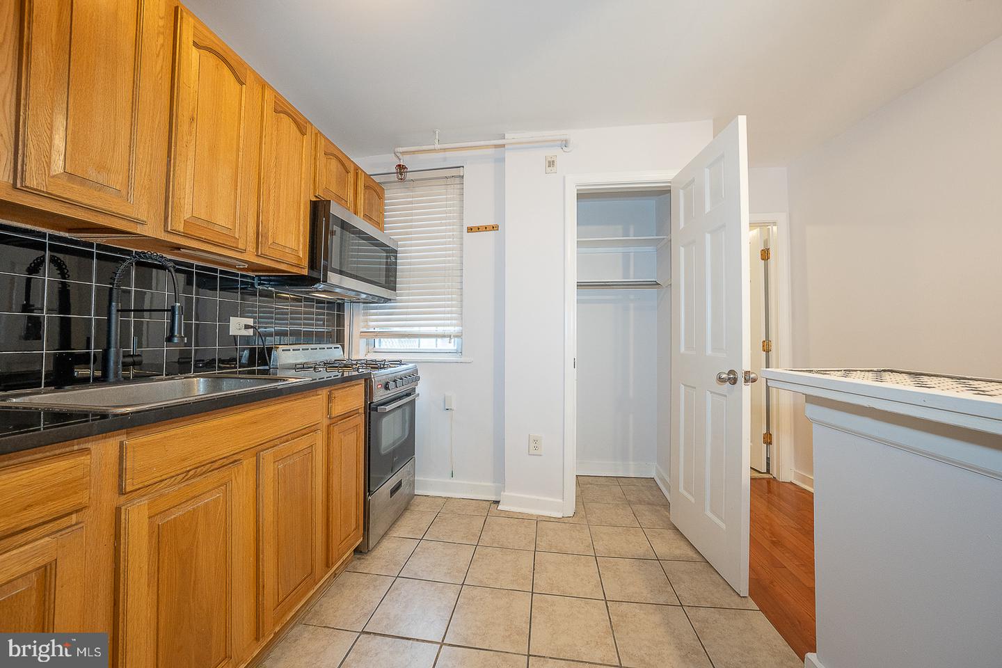 1523-00 Christian St Property Photo 8