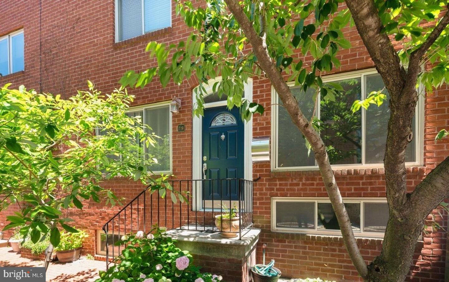 719 S PHILIP ST Property Photo 1