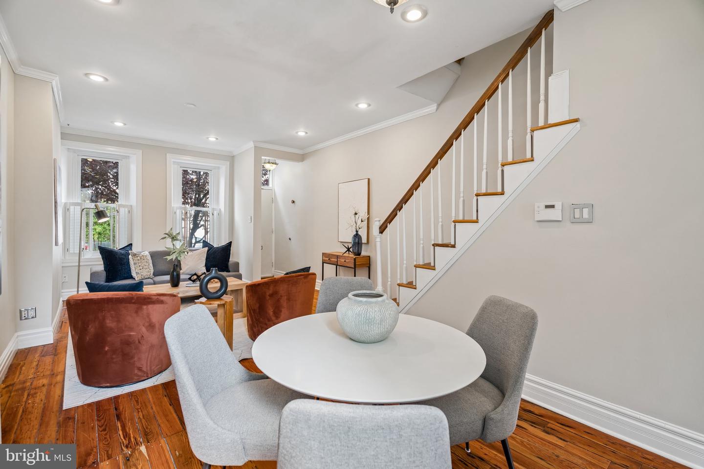 2810 CAMBRIDGE ST Property Photo 1