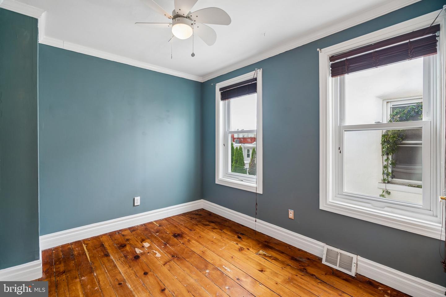 2810 Cambridge St Property Photo 14