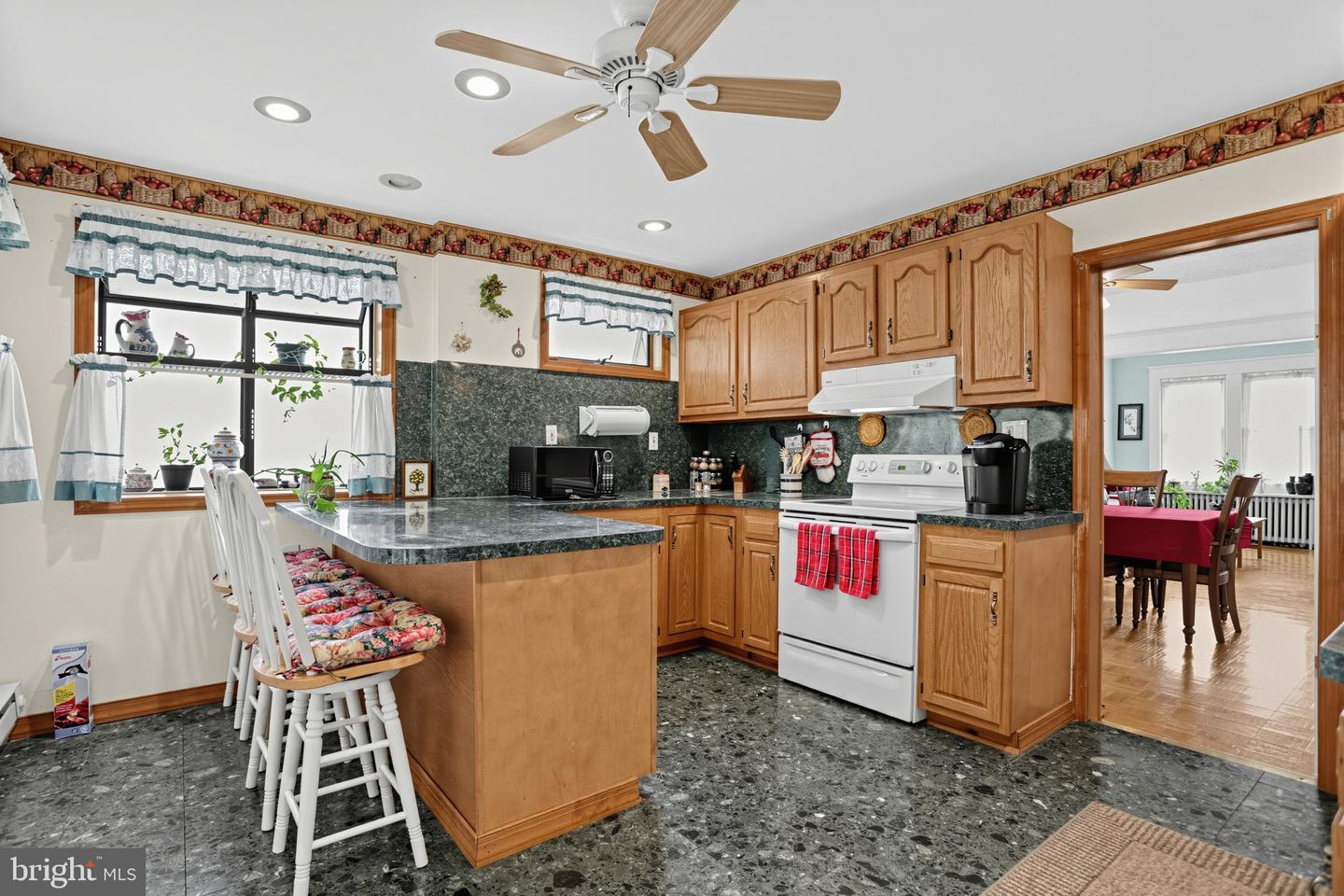 7922 Frontenac St Property Photo 10