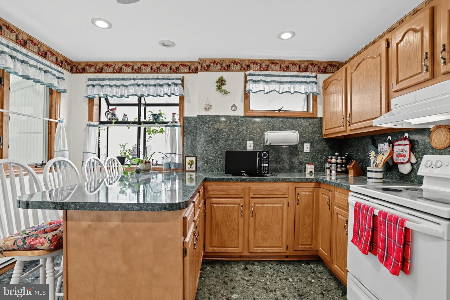7922 Frontenac St Property Photo 11