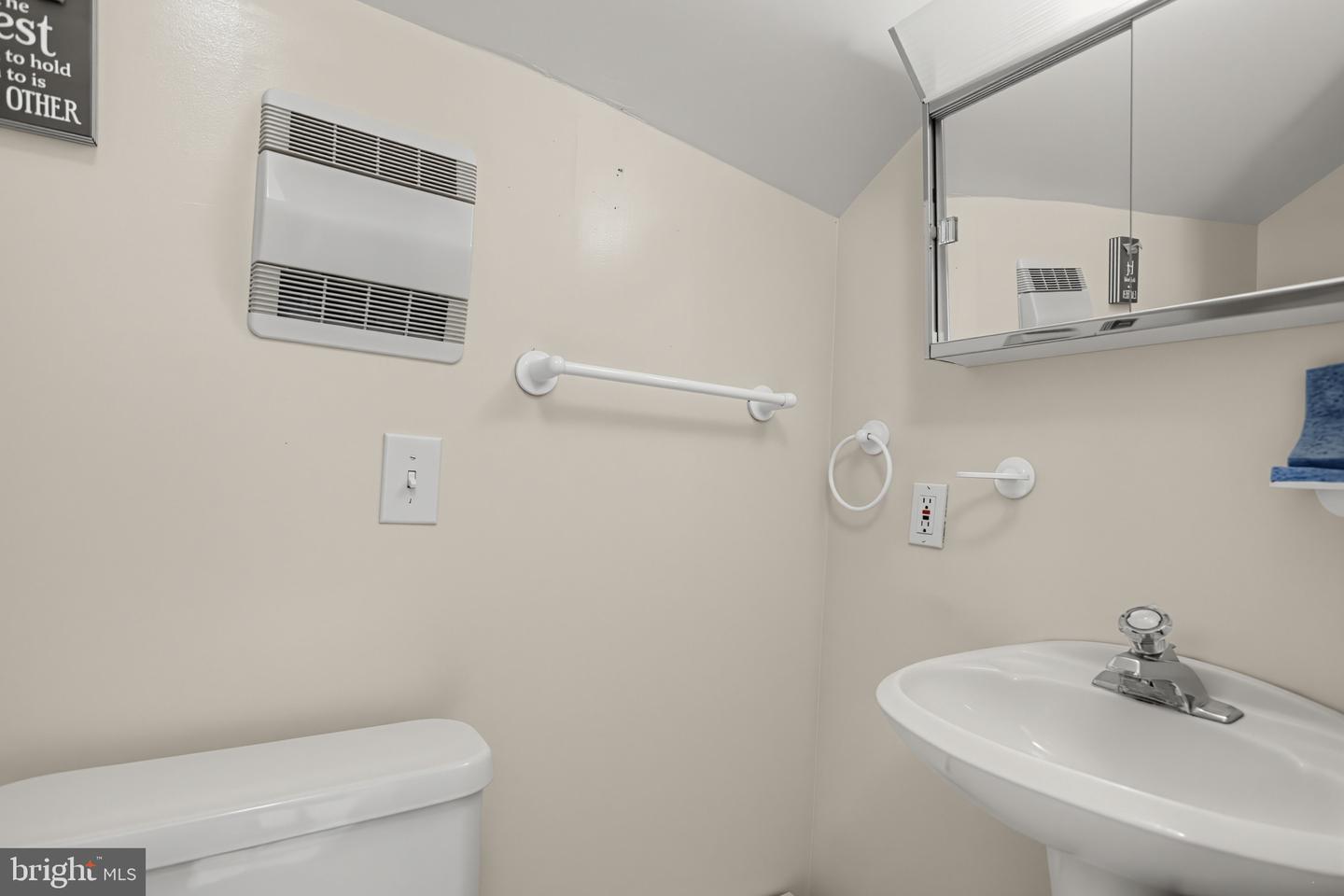 7922 Frontenac St Property Photo 27