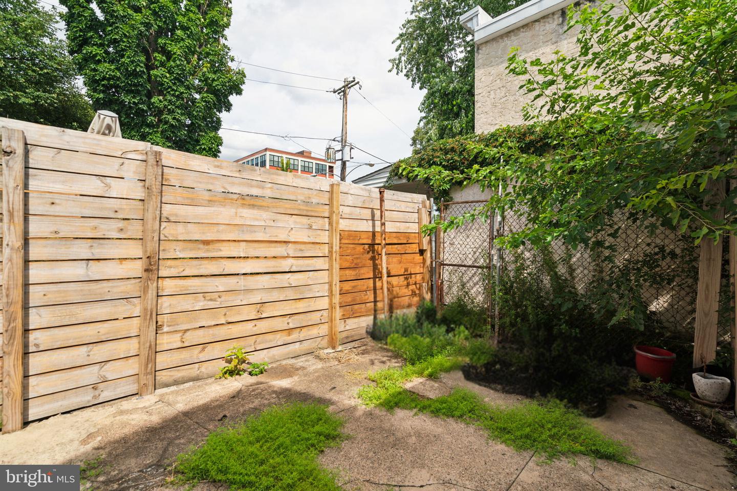 2553 Collins St Property Photo 10