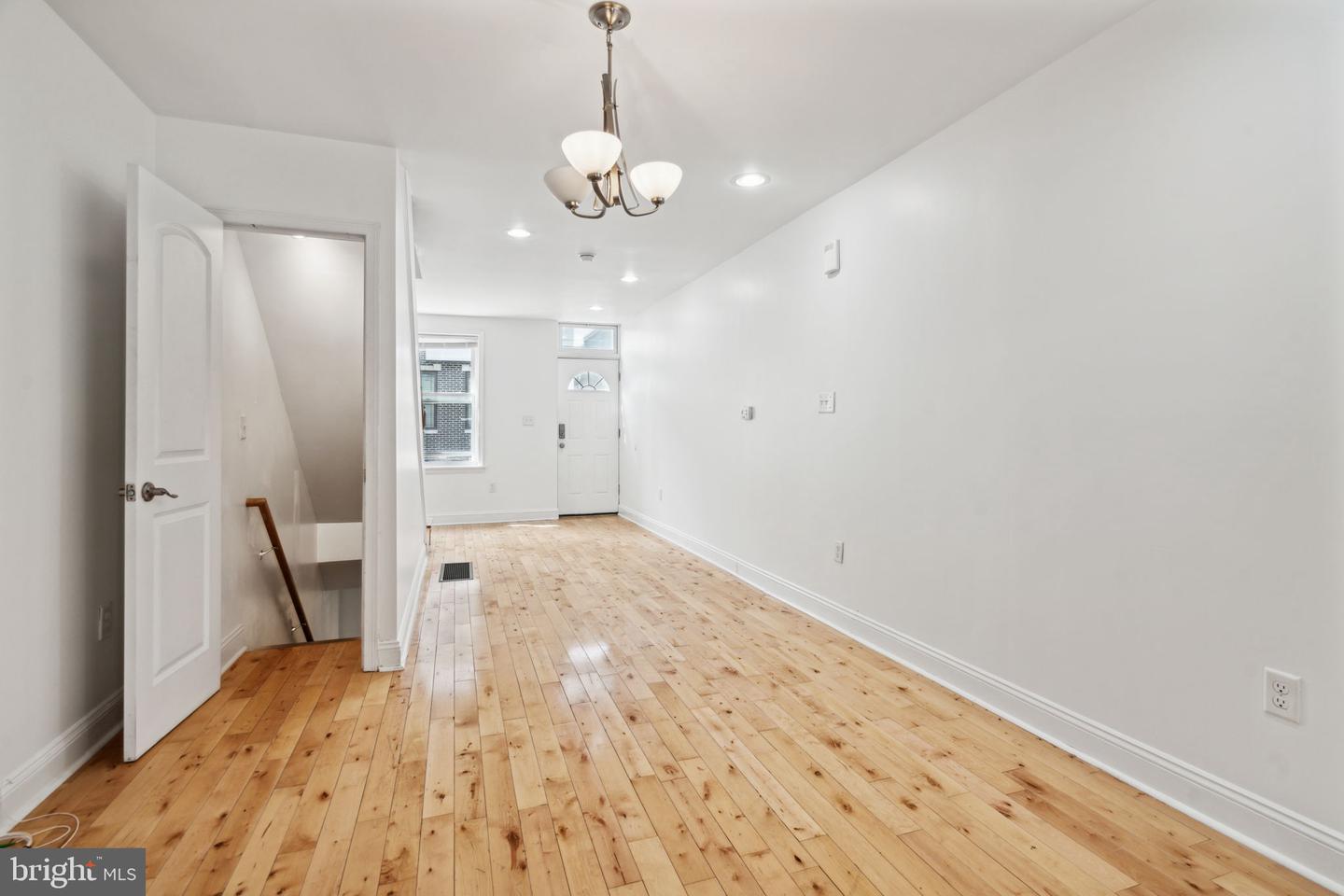2553 Collins St Property Photo 12