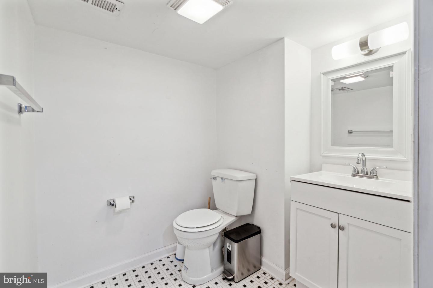 2553 Collins St Property Photo 13