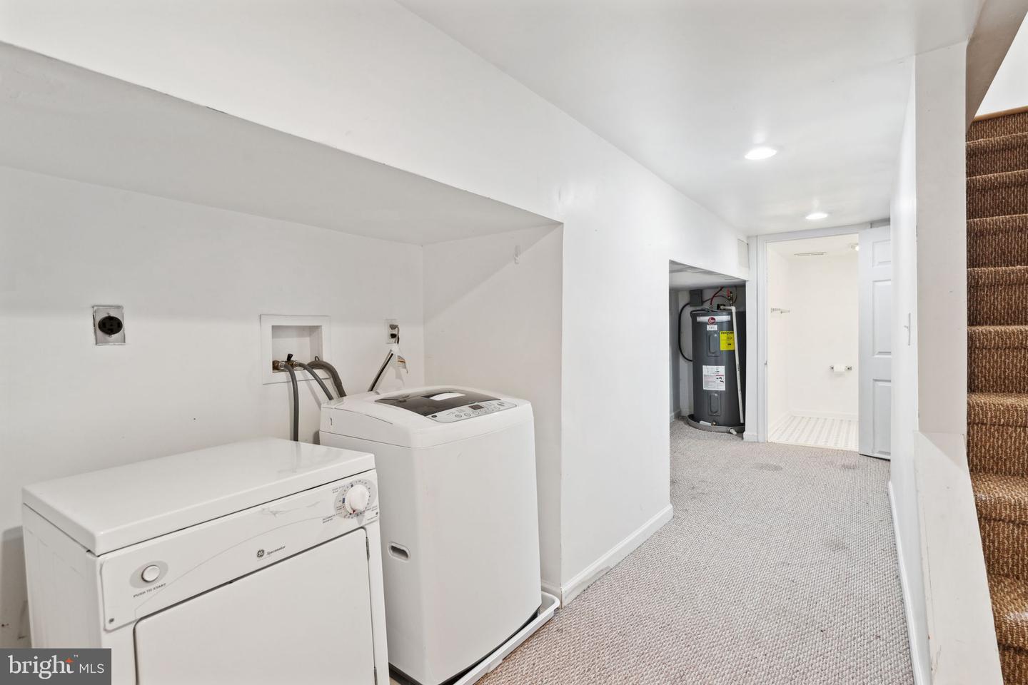 2553 Collins St Property Photo 14