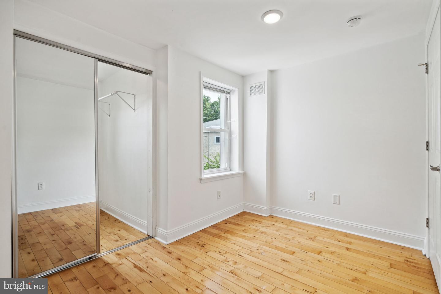 2553 Collins St Property Photo 16
