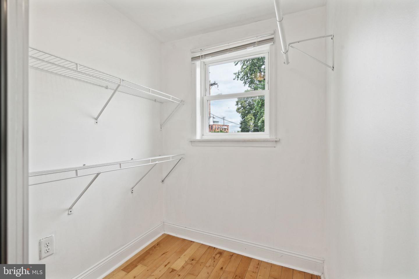2553 Collins St Property Photo 17