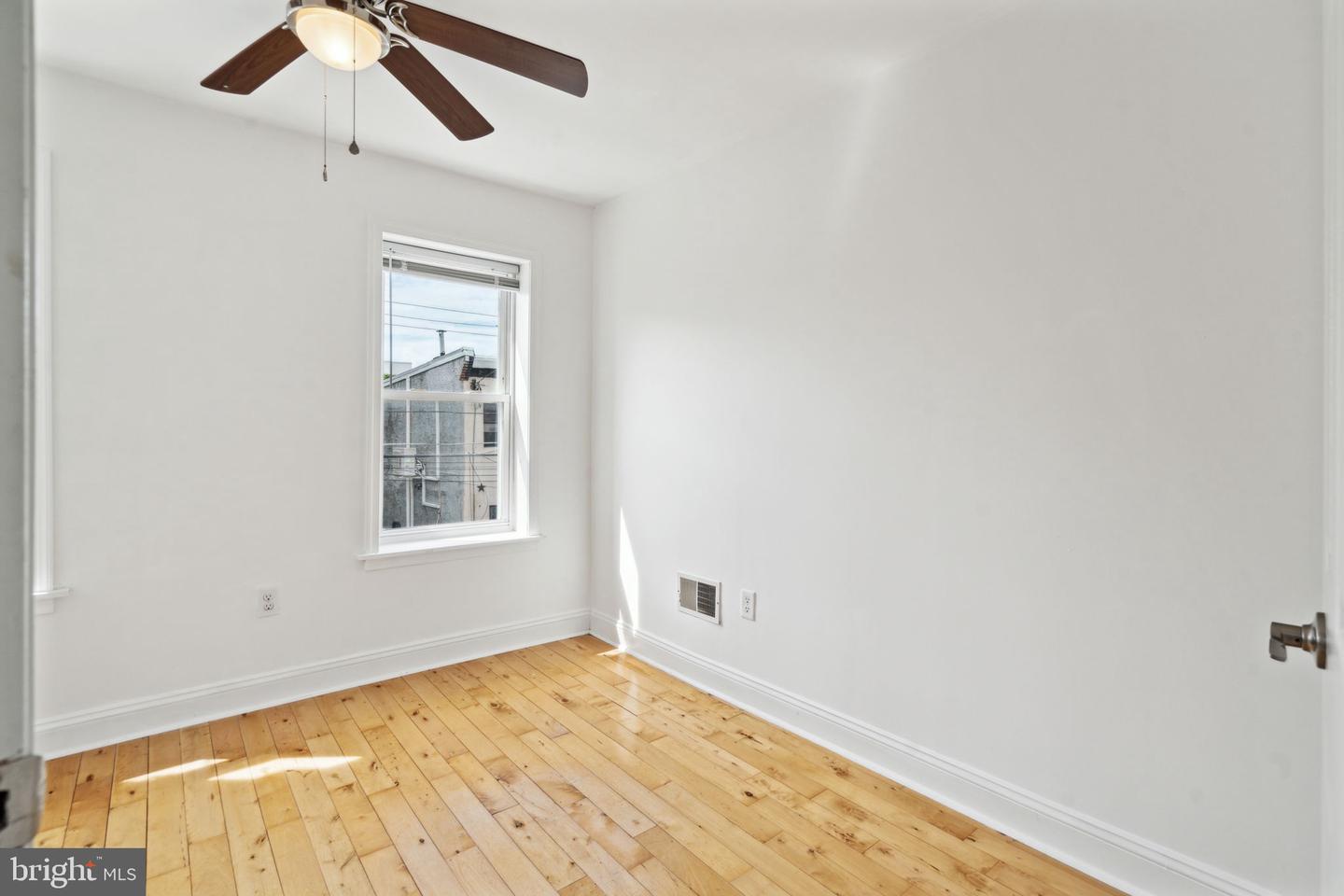 2553 Collins St Property Photo 18