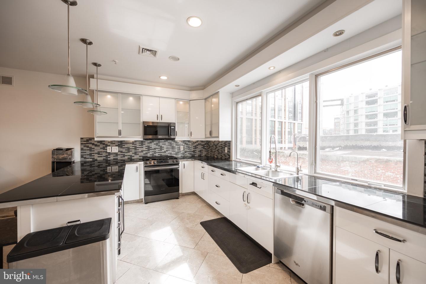 919 N Front St #unit G Property Photo 2