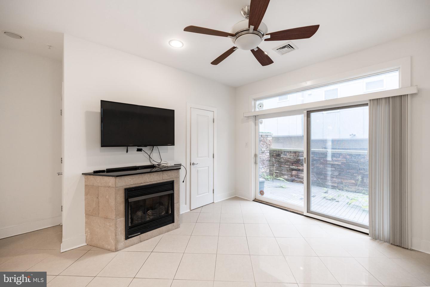 919 N Front St #unit G Property Photo 12