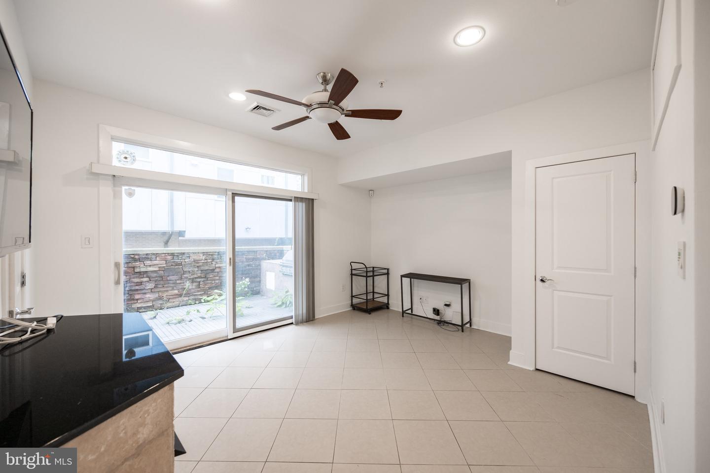 919 N Front St #unit G Property Photo 13