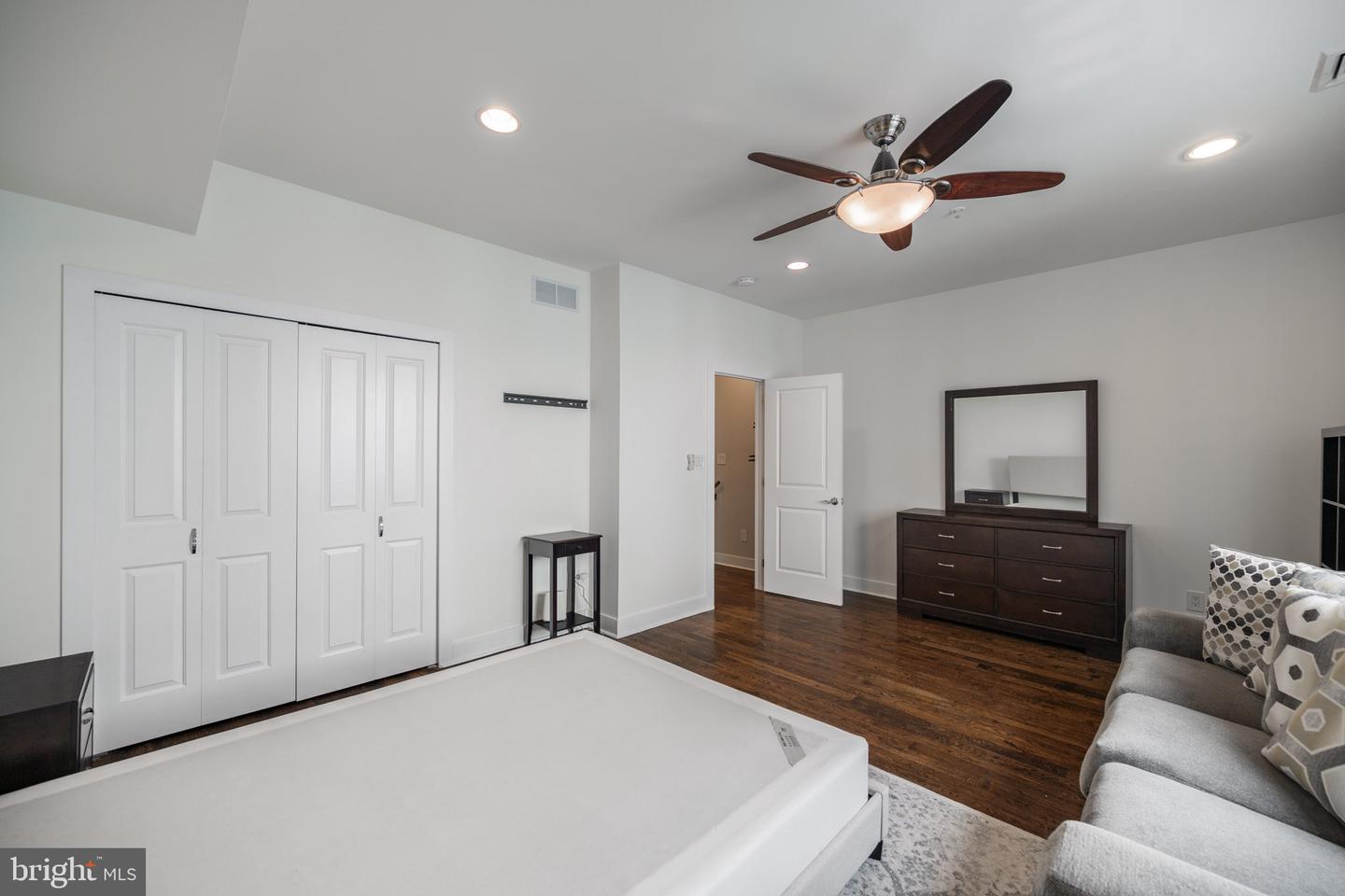919 N Front St #unit G Property Photo 21