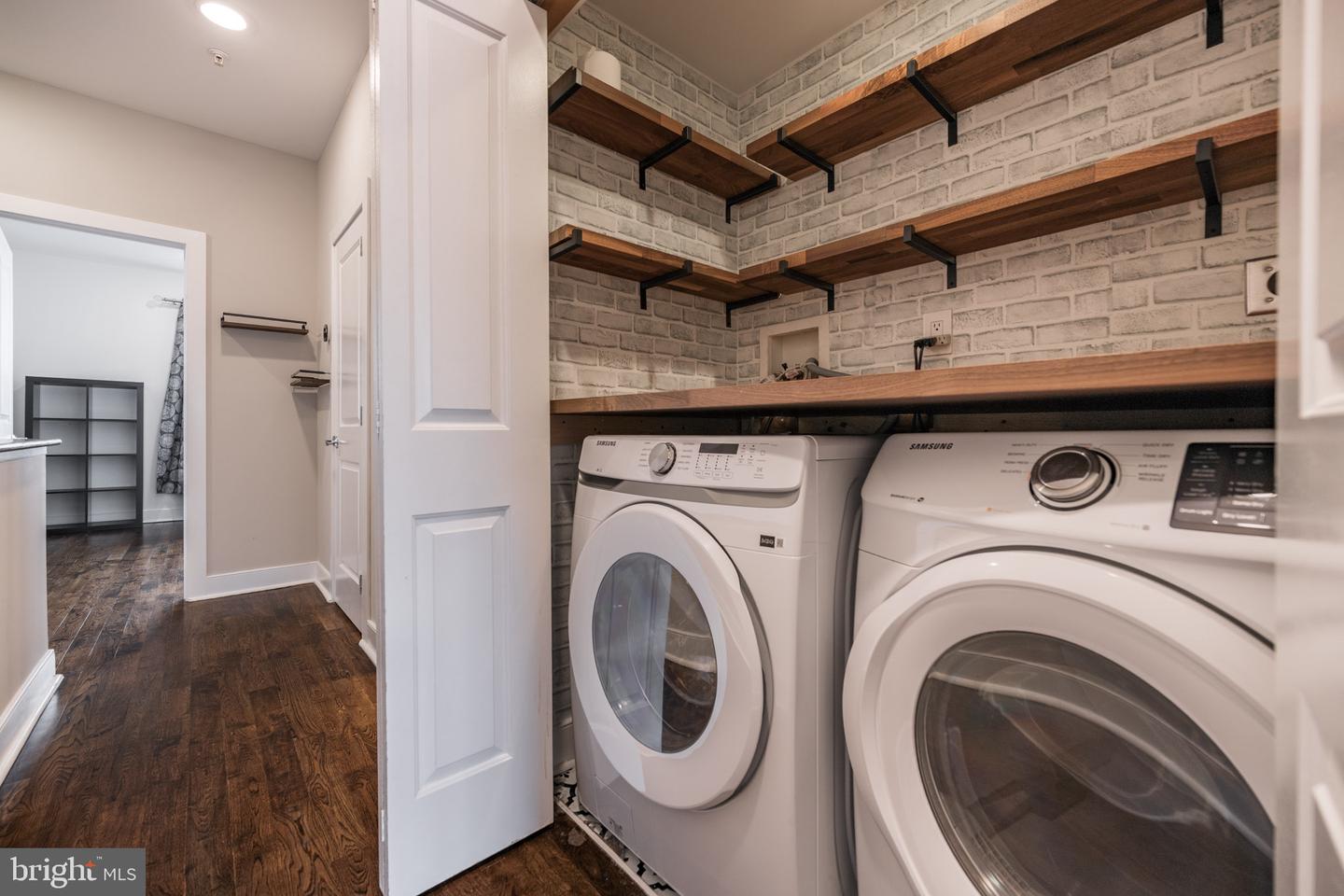 919 N Front St #unit G Property Photo 24