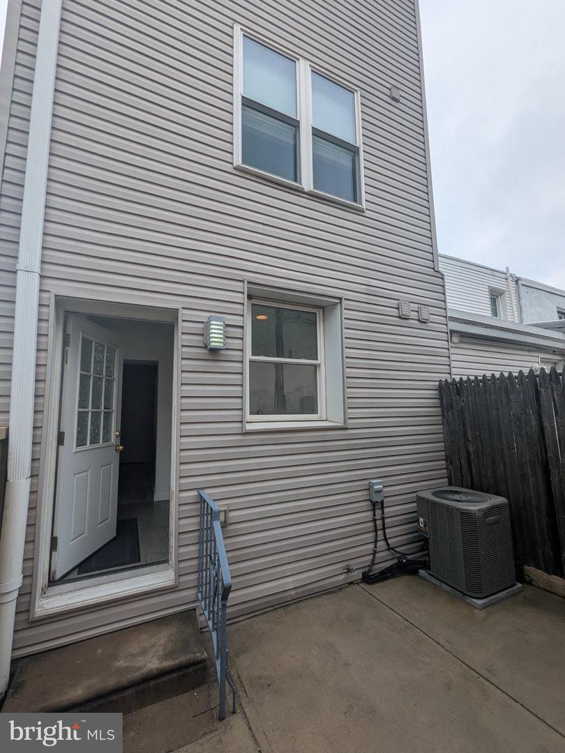 2609 Almond St Property Photo 5