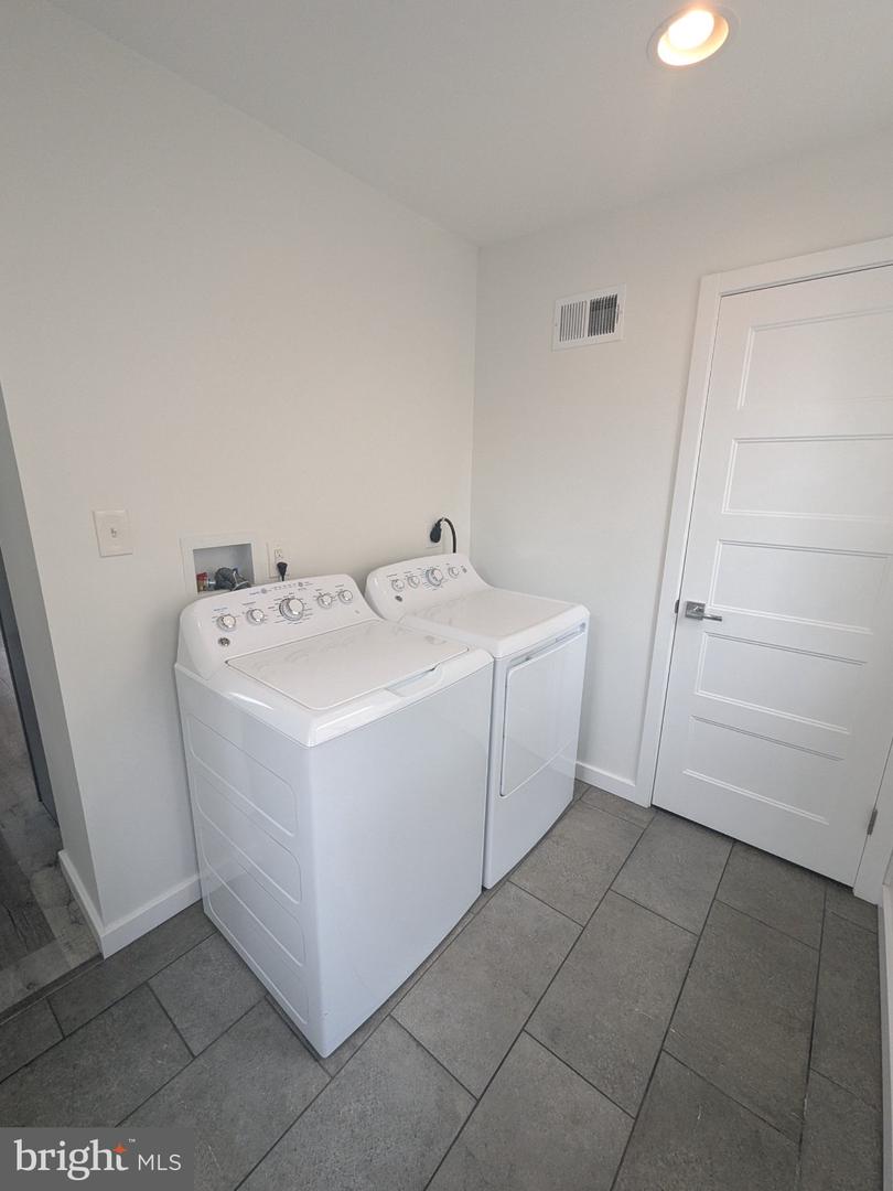 2609 Almond St Property Photo 7