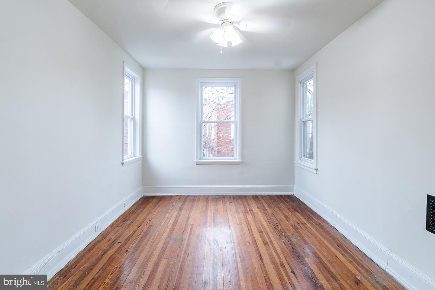 5110 Webster St #unit 2 Property Photo 6