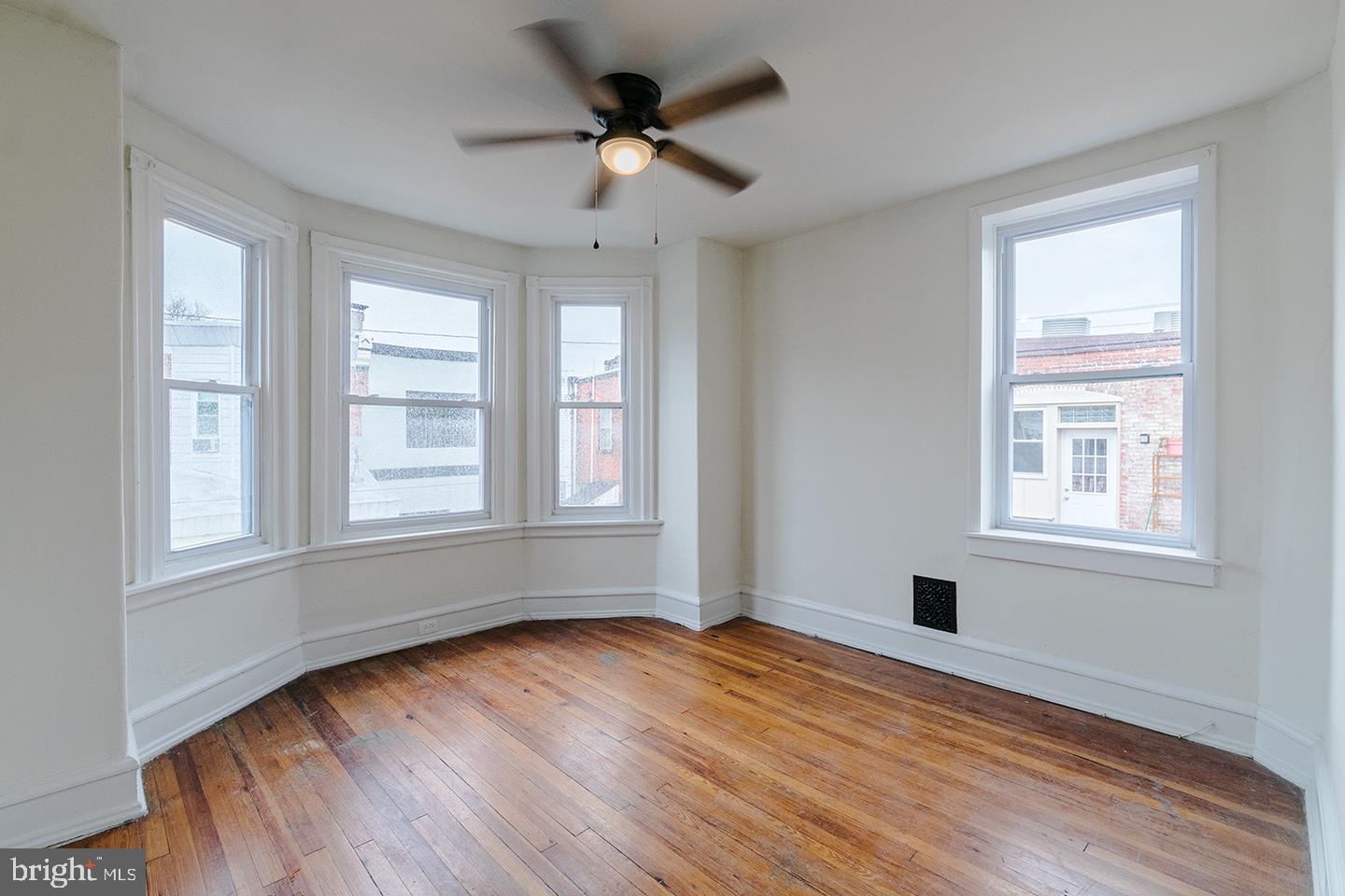 5110 Webster St #unit 2 Property Photo 13