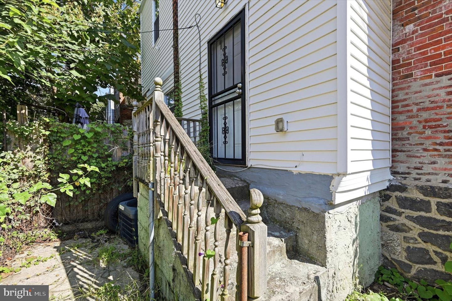 5633 Malcolm St Property Photo 4