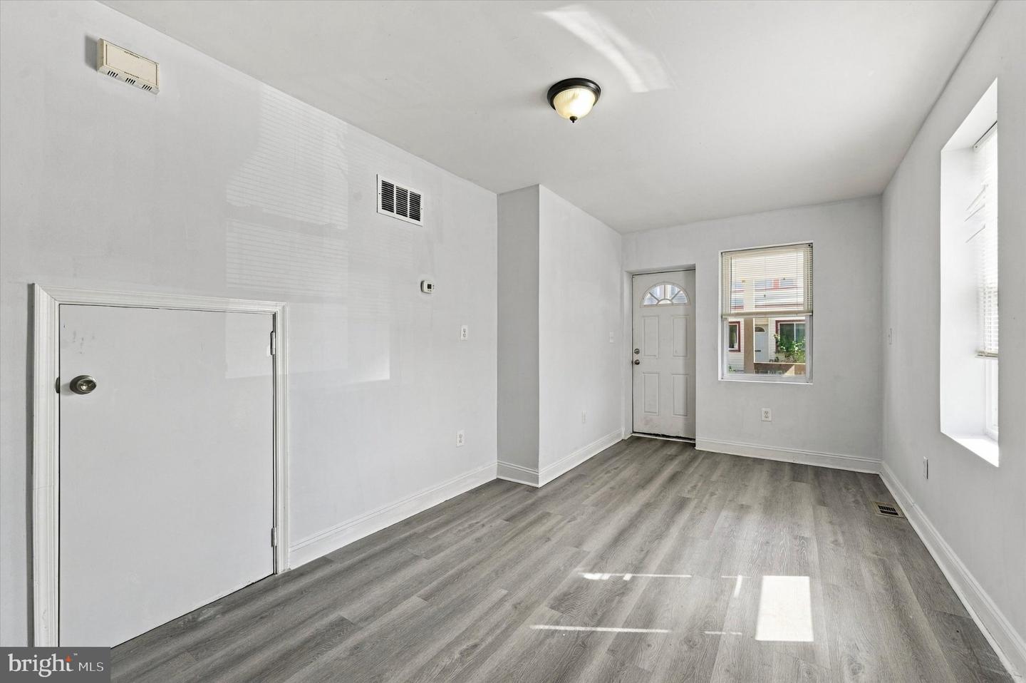 5633 Malcolm St Property Photo 6