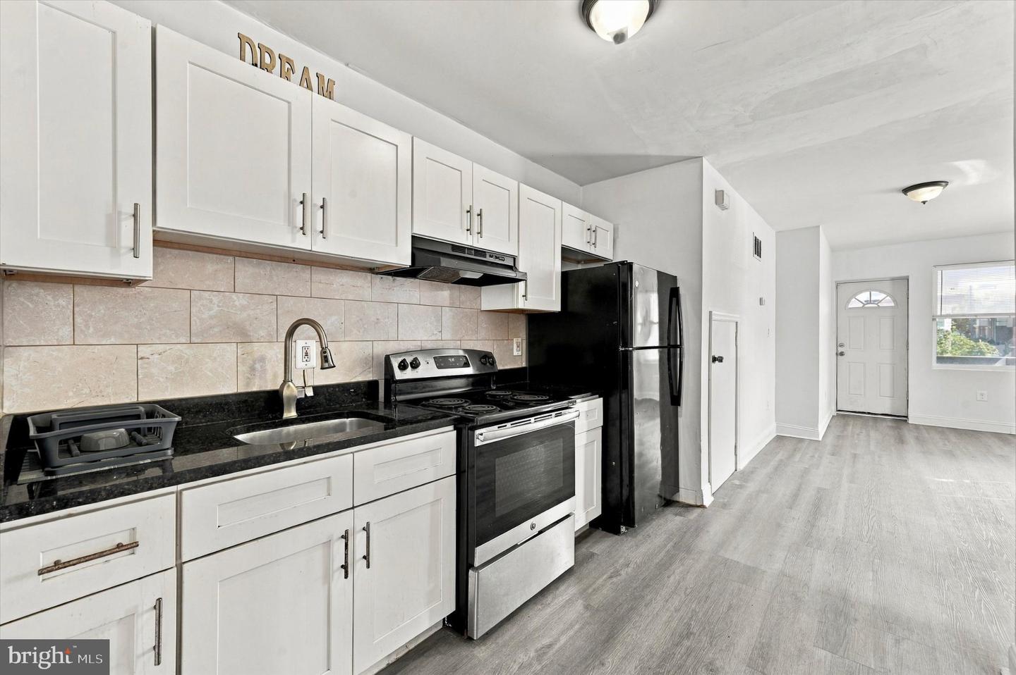 5633 Malcolm St Property Photo 8