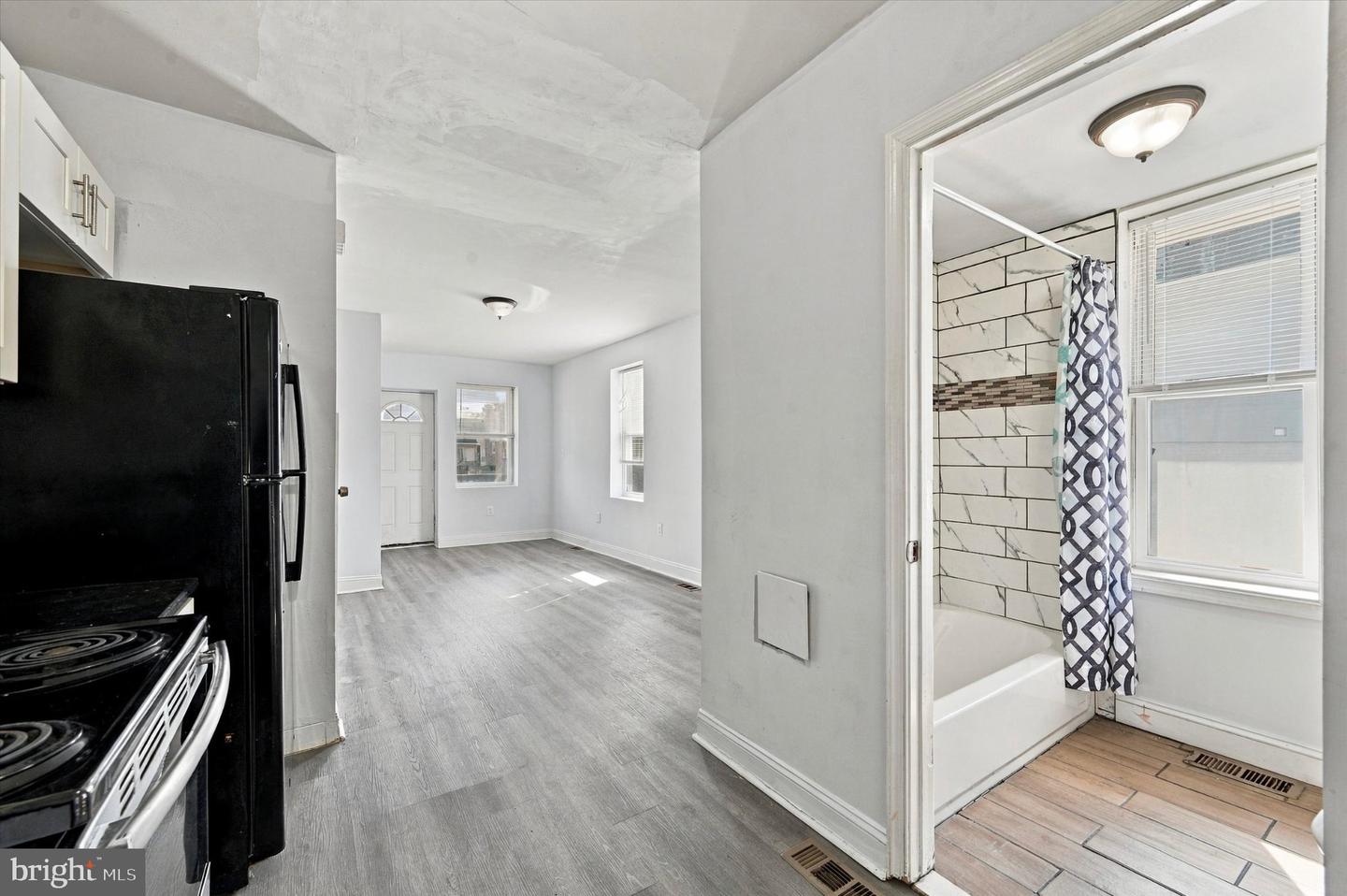 5633 Malcolm St Property Photo 10