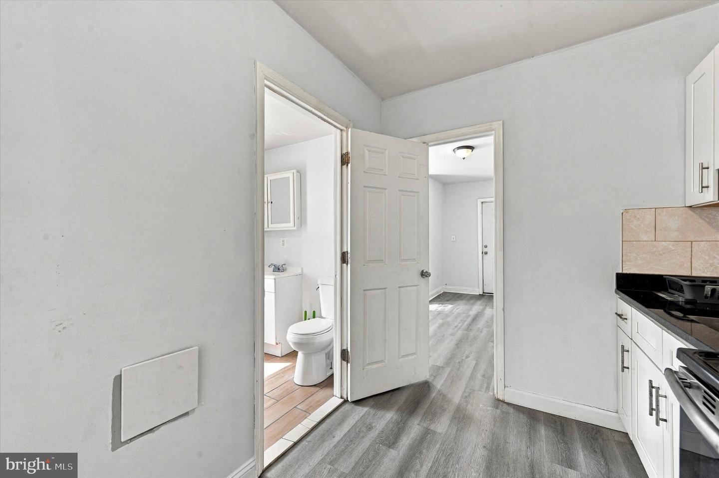 5633 Malcolm St Property Photo 11