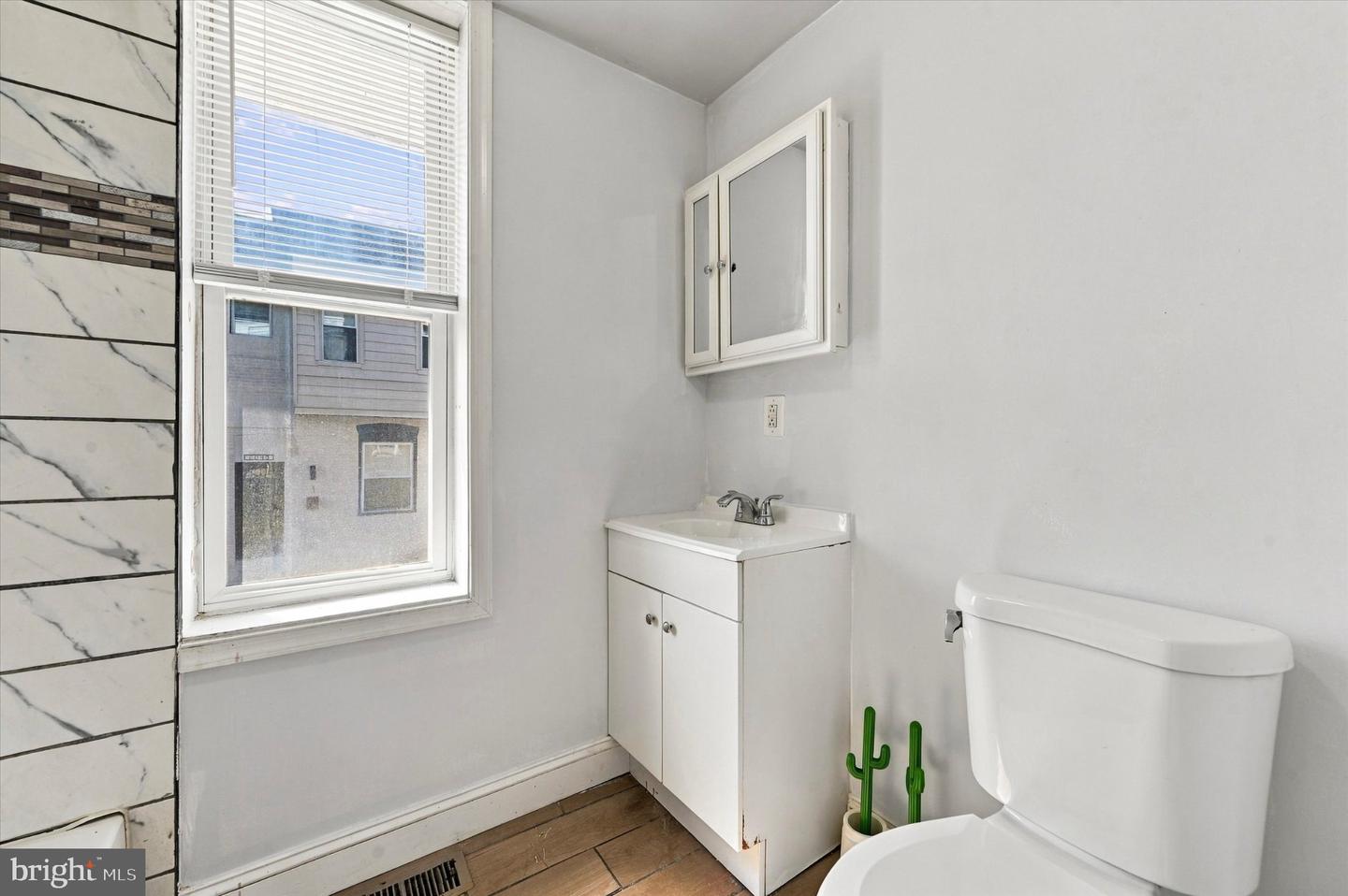5633 Malcolm St Property Photo 12