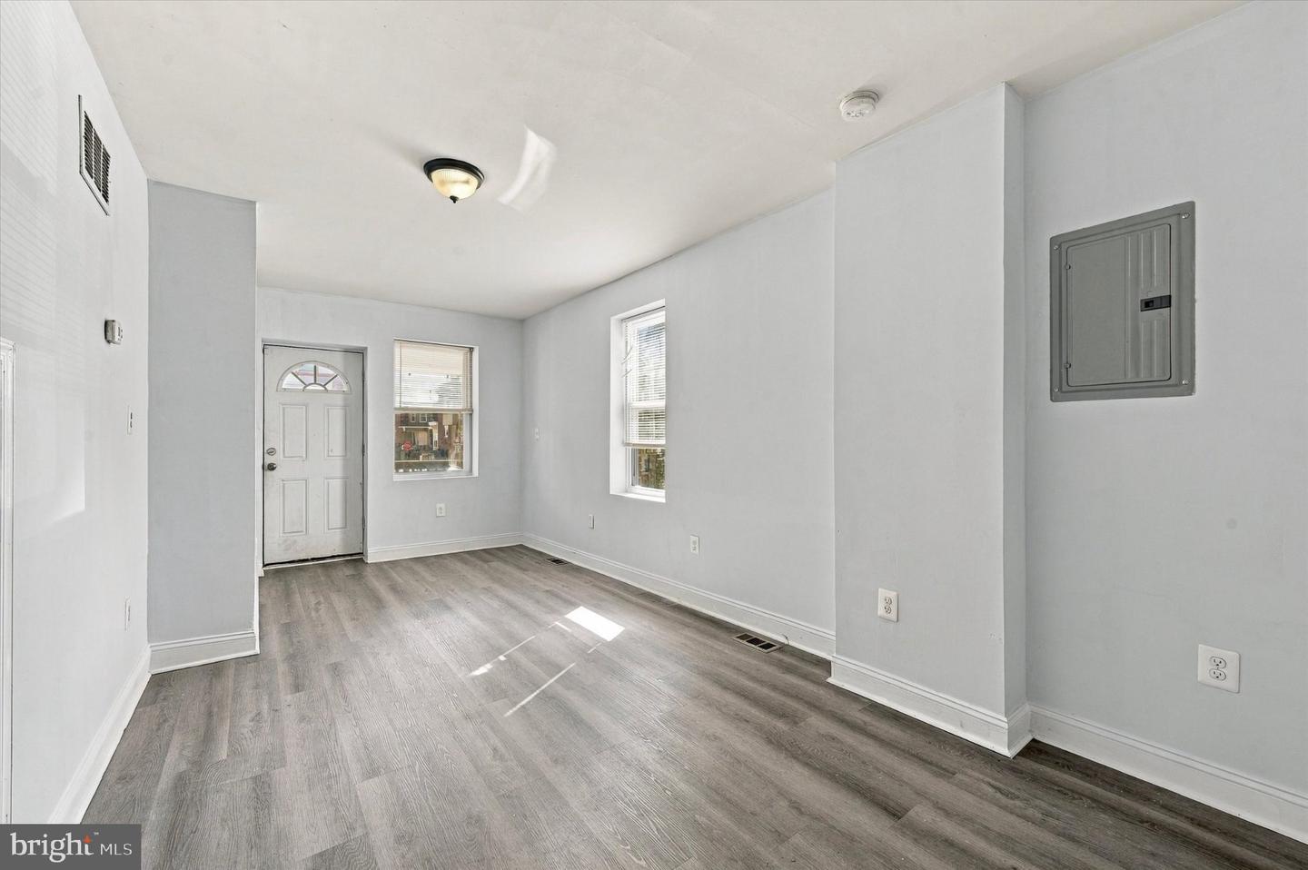 5633 Malcolm St Property Photo 18
