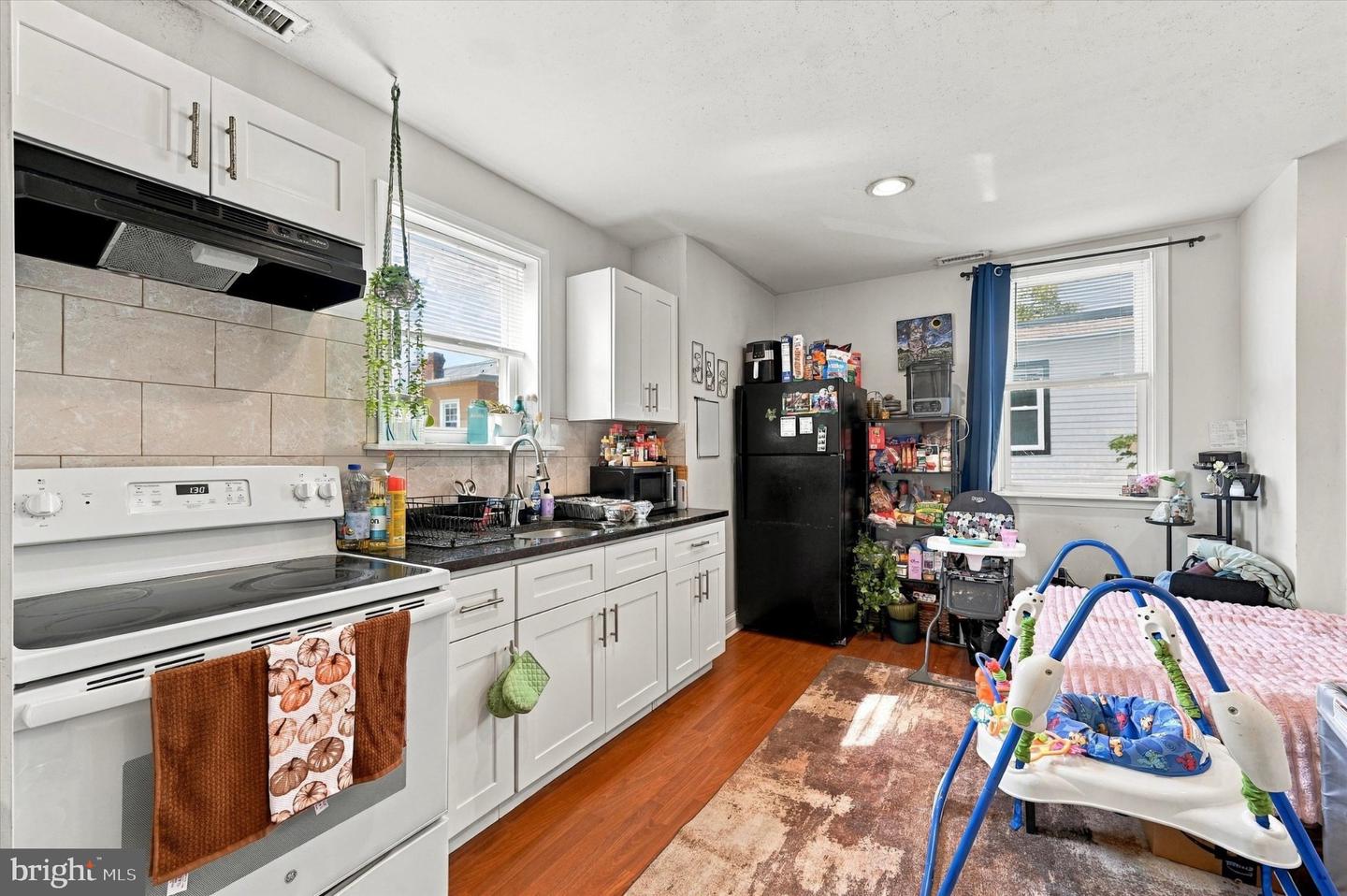 5633 Malcolm St Property Photo 20