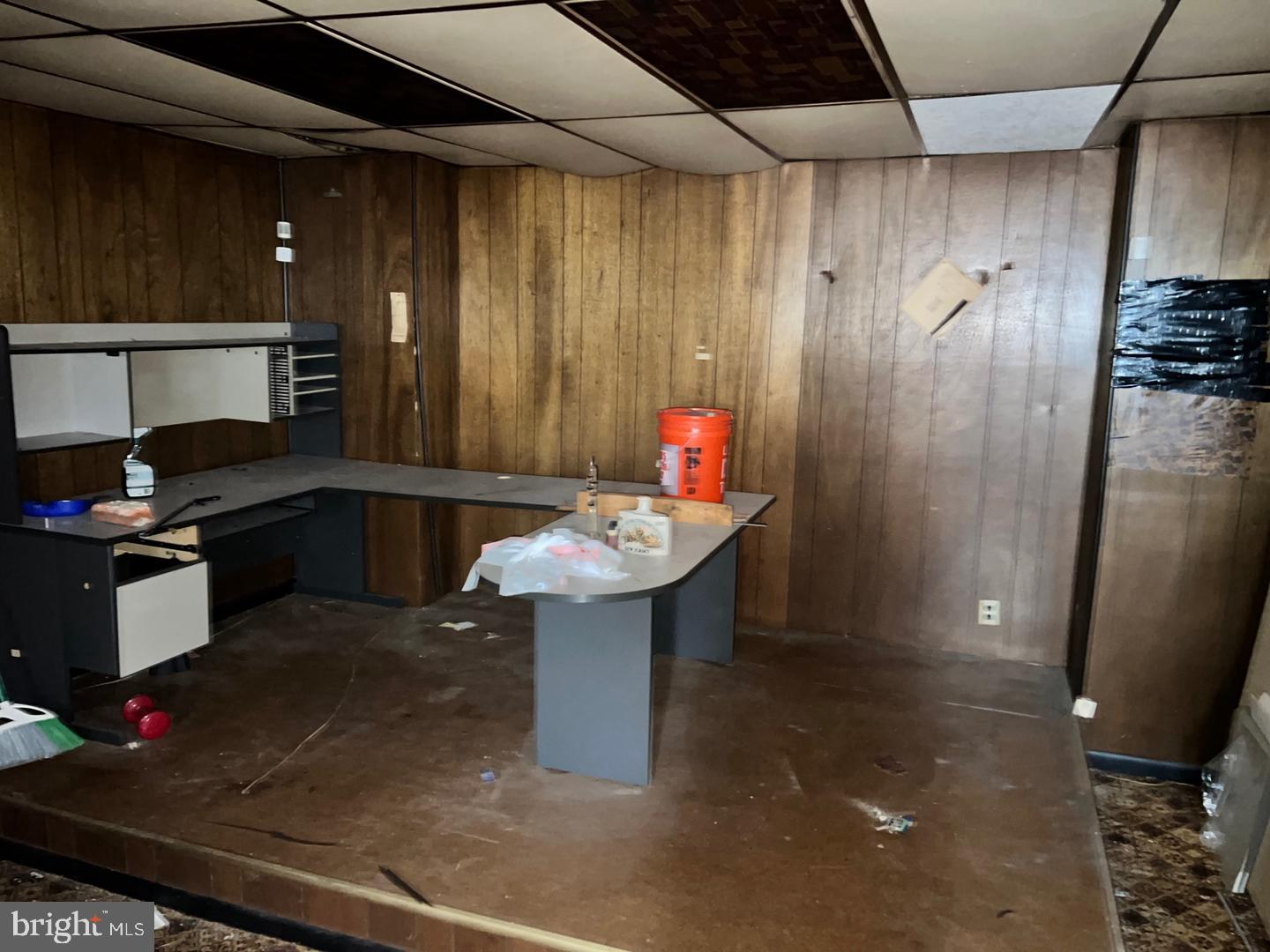 1734 Snyder Ave Property Photo 4
