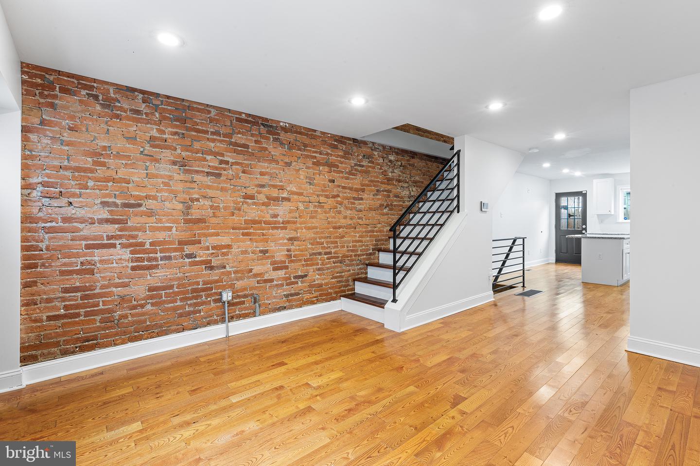 1411 S Mole St Property Photo 2