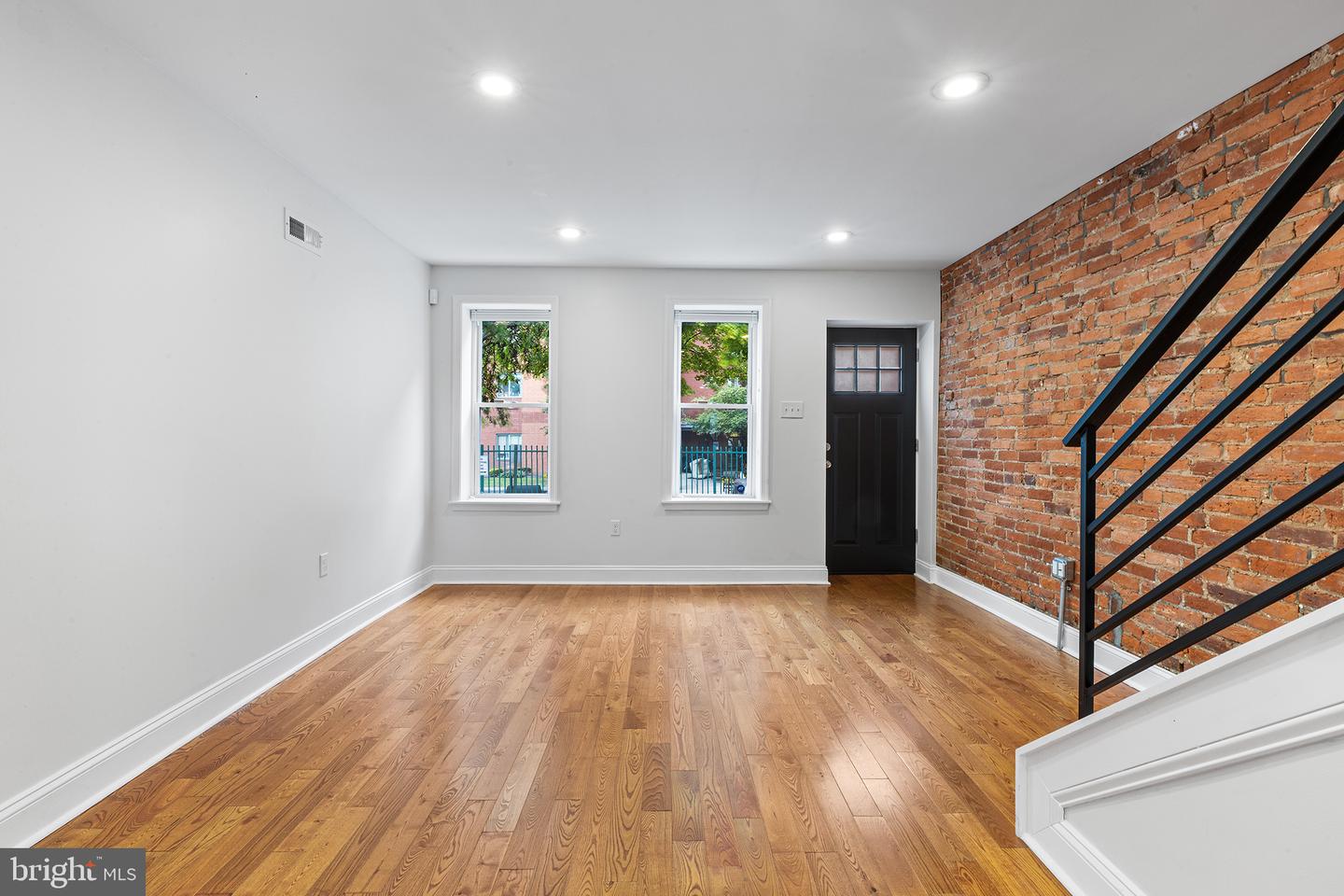 1411 S Mole St Property Photo 3