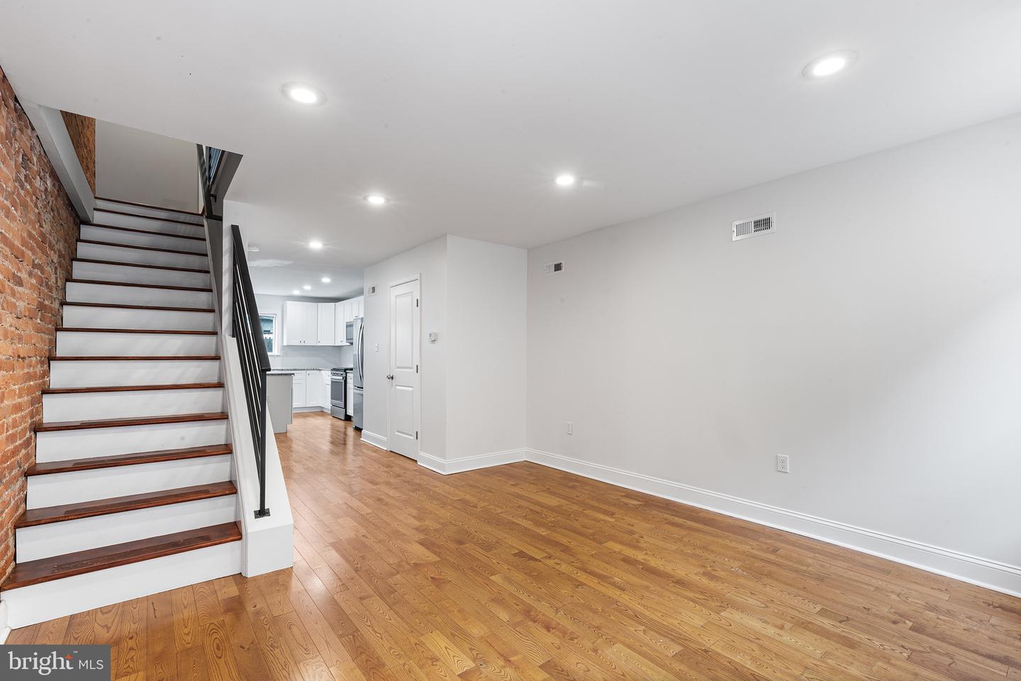 1411 S Mole St Property Photo 4