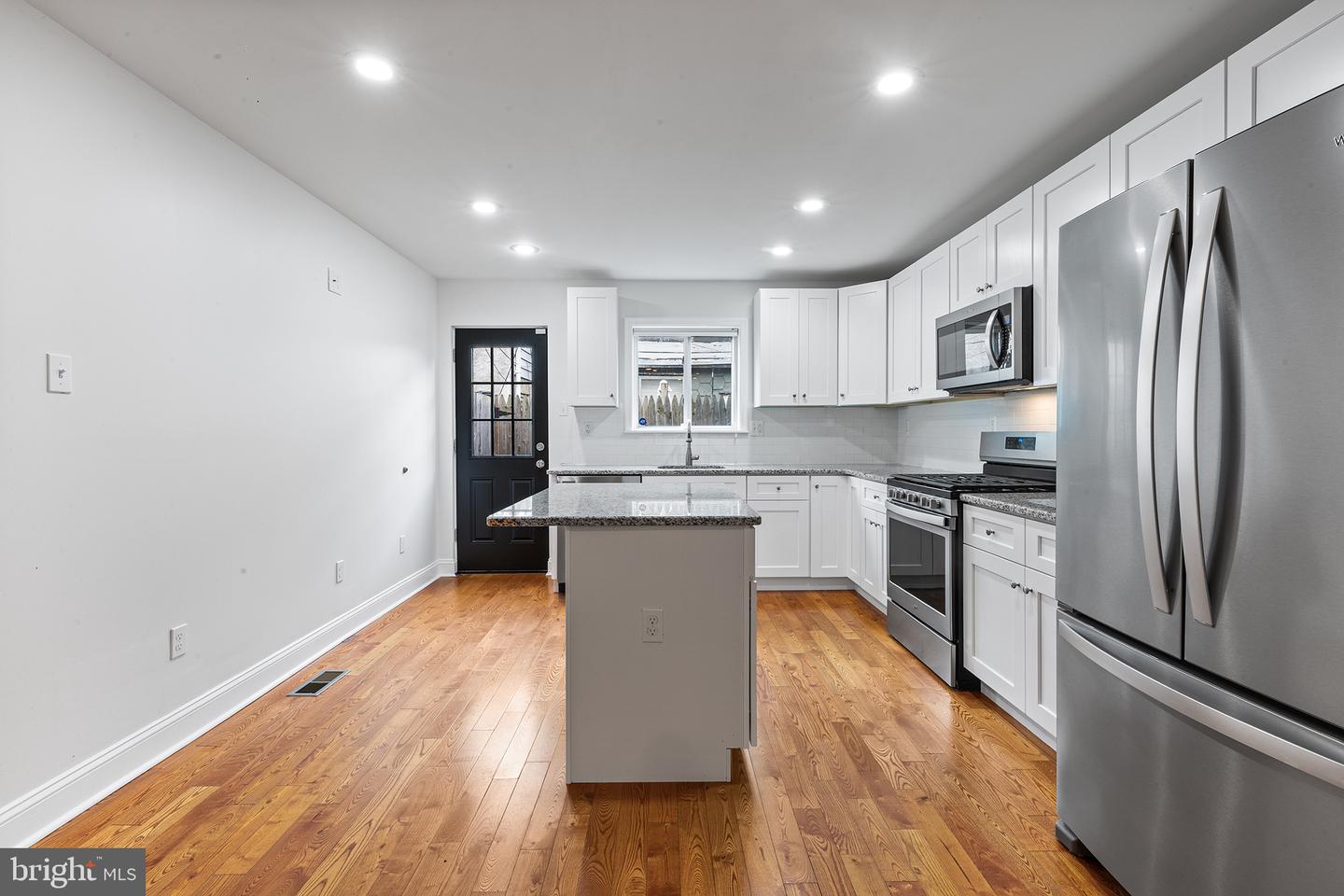 1411 S Mole St Property Photo 7
