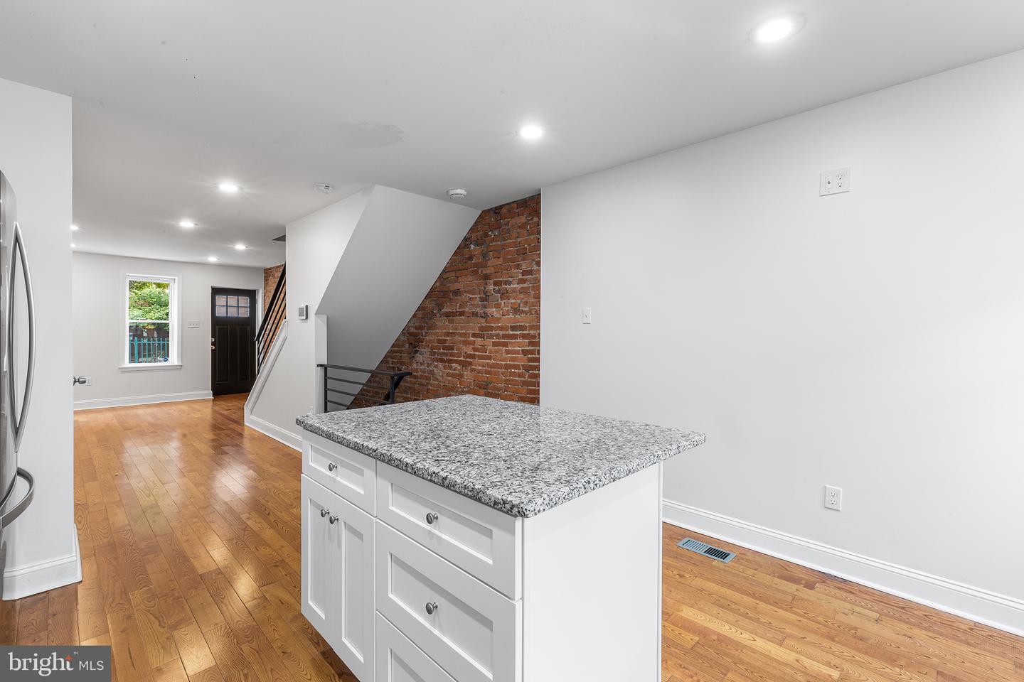 1411 S Mole St Property Photo 9