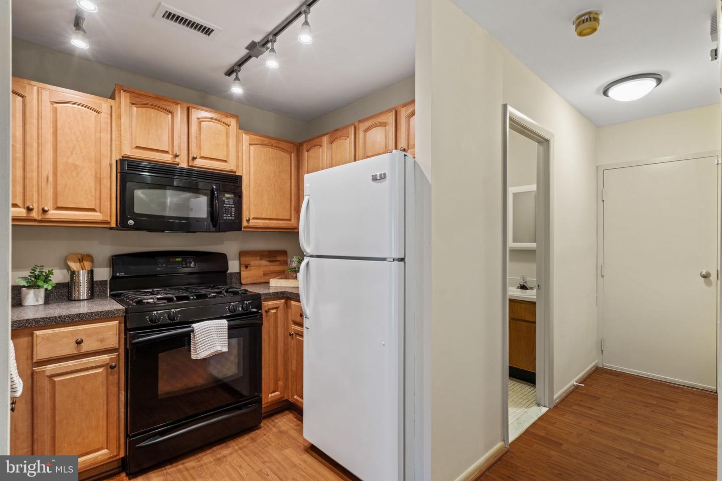 878 N Pennock St #a Property Photo 9