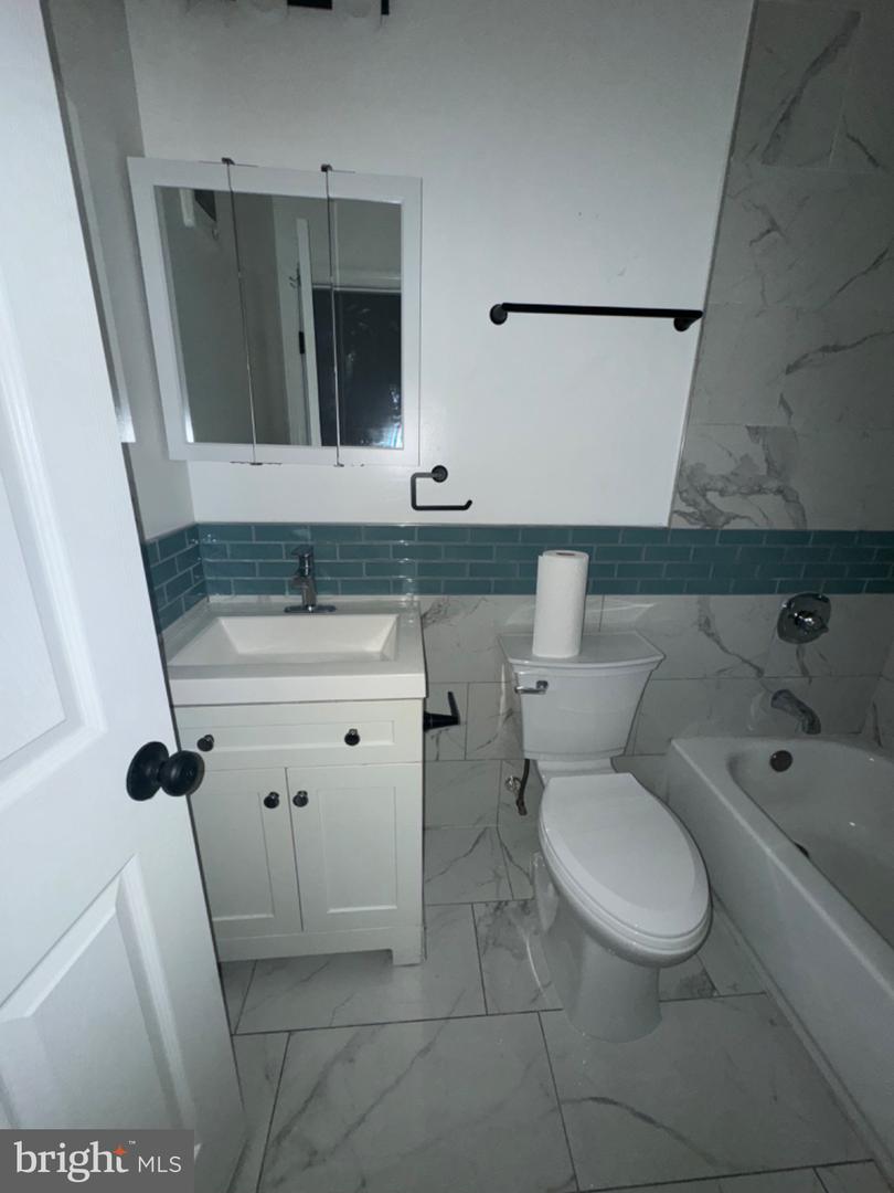 3146 Custer St Property Photo 23