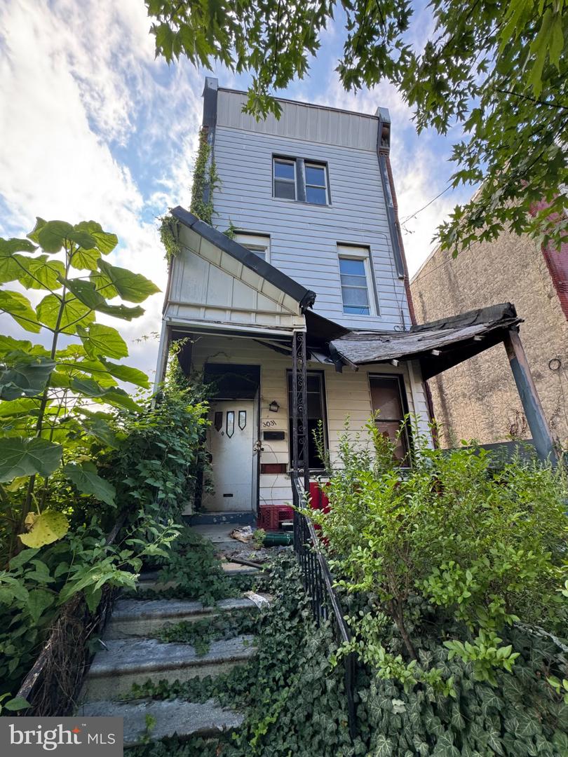 3031 N 16TH ST Property Photo 1