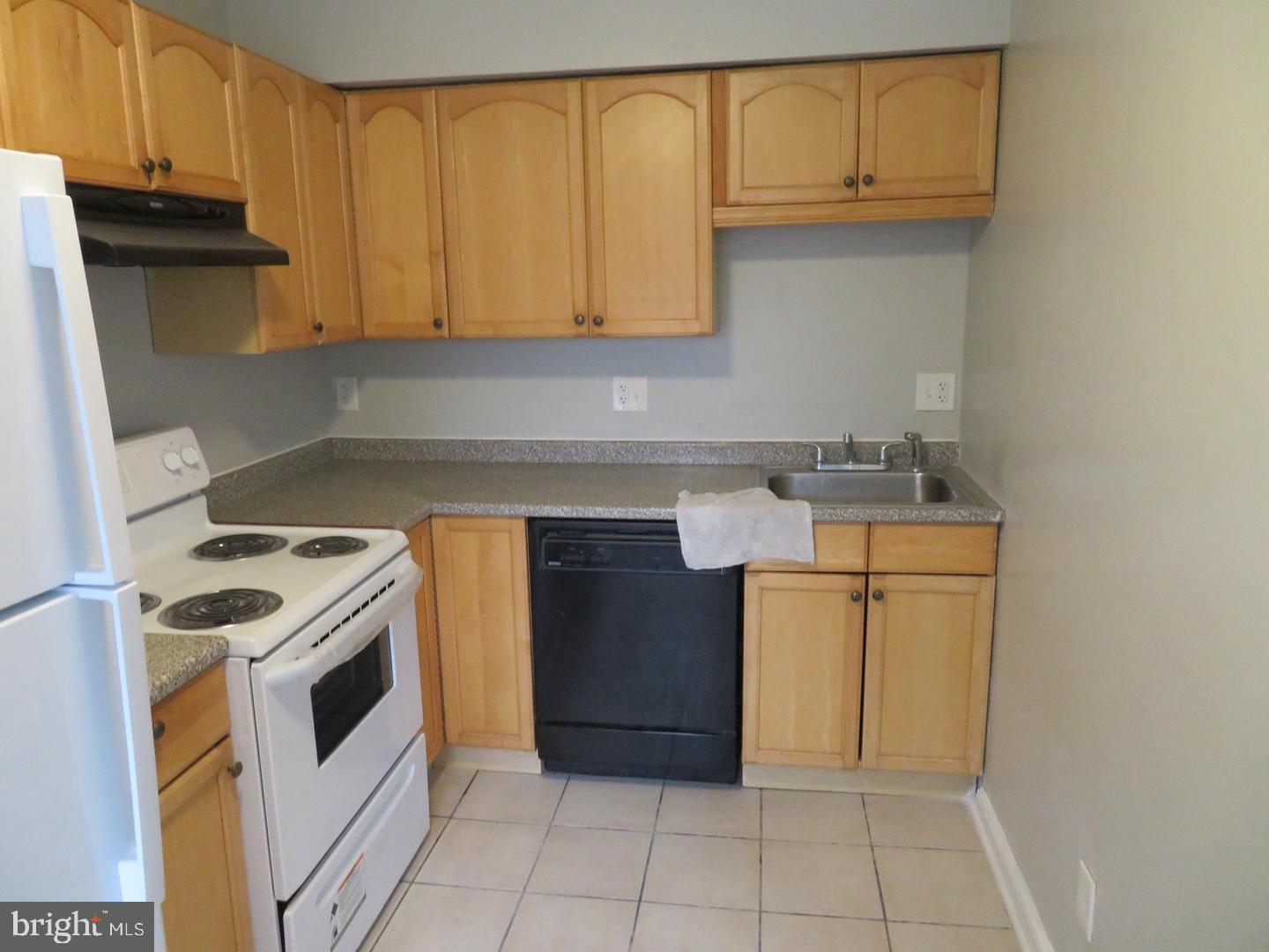 3130 TYSON AVE Property Photo 1